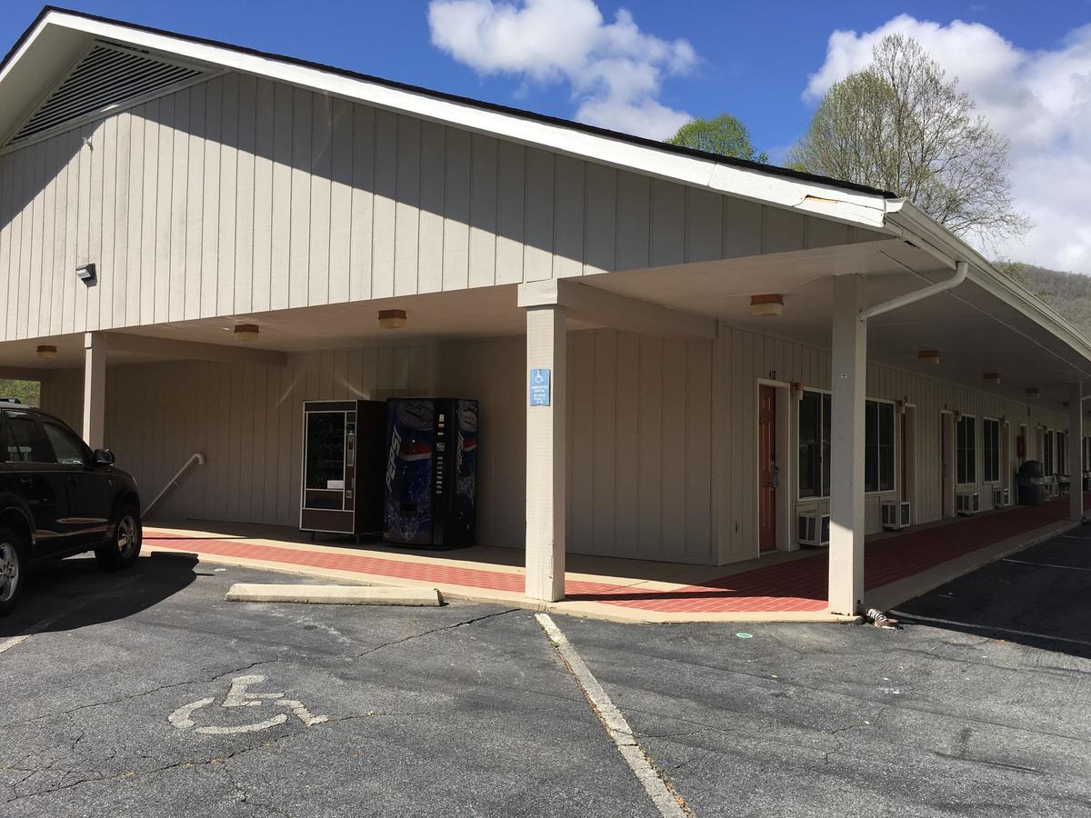 University Inn Cullowhee Exterior photo